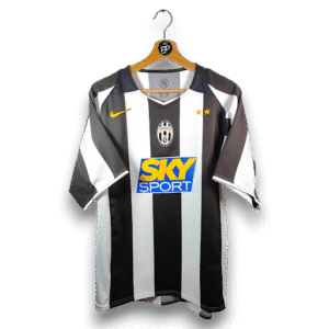Juventus 2004/05 Home Kit